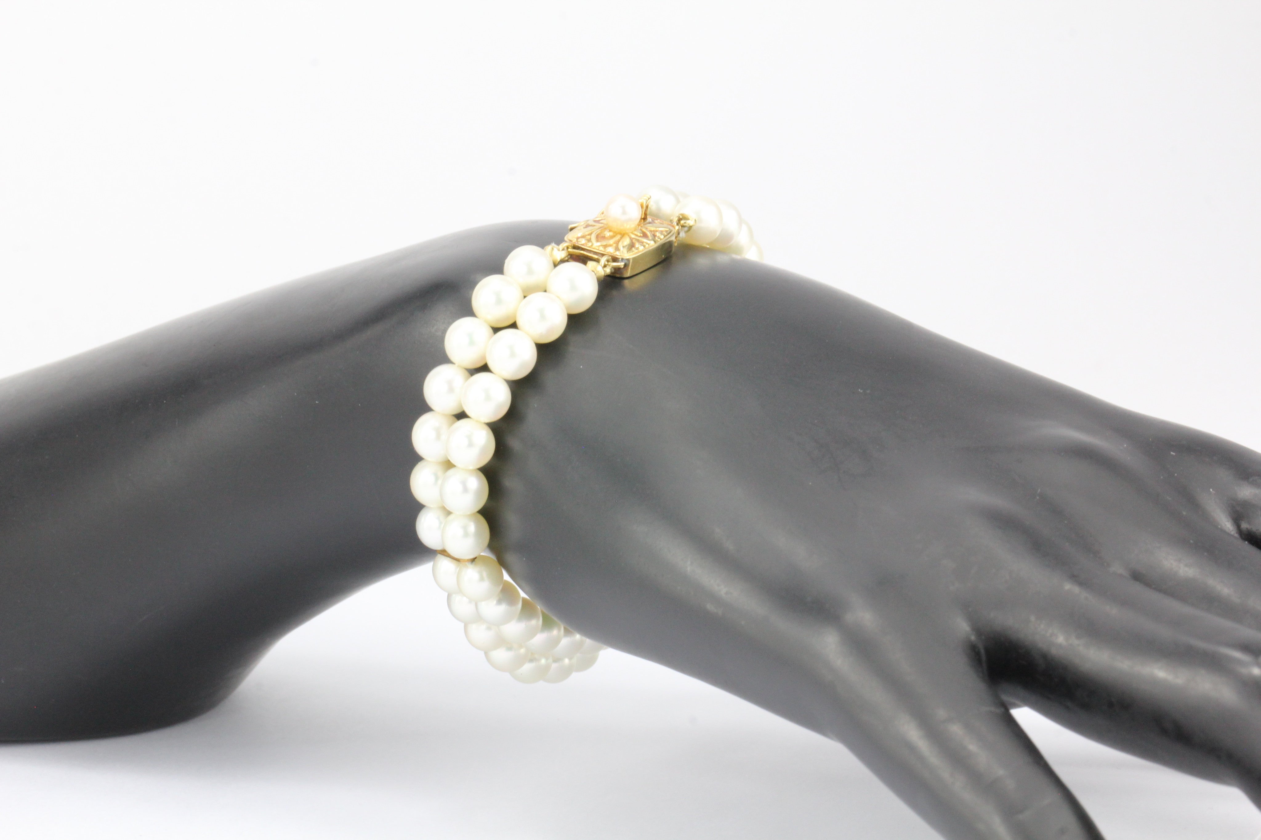 Mikimoto 18ct White Gold 5.5mm White Akoya Pearl Bow Bracelet D